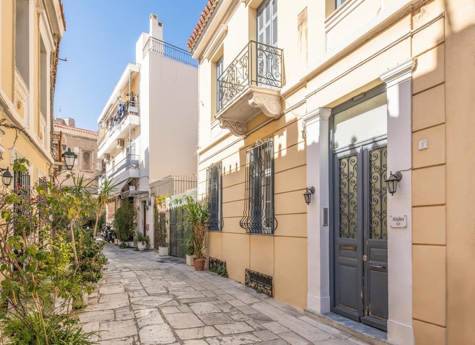 Property building, Neighbourhood