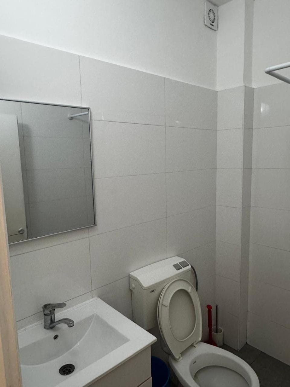 Shower, Toilet