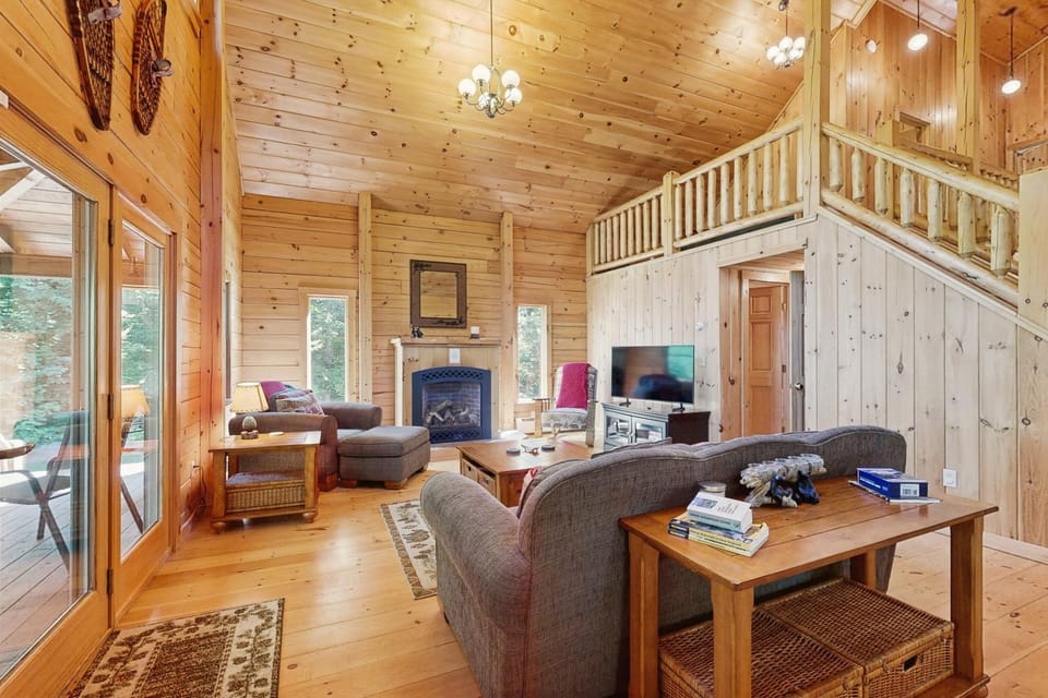 The Den In Franconia House in Sugar Hill