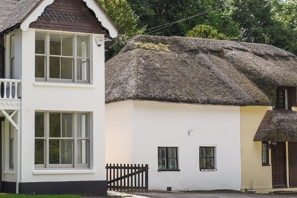 Listed One bedroom thatched cottage with garden House in North Dorset District