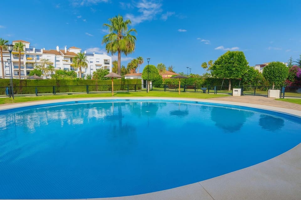 Property building, Garden, Swimming pool