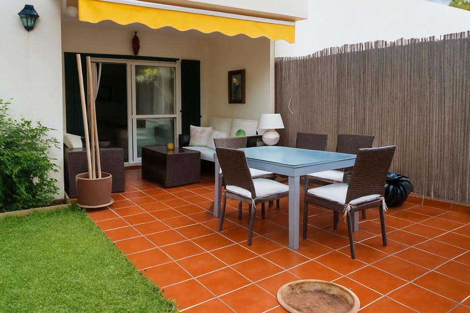 Patio, Dining area