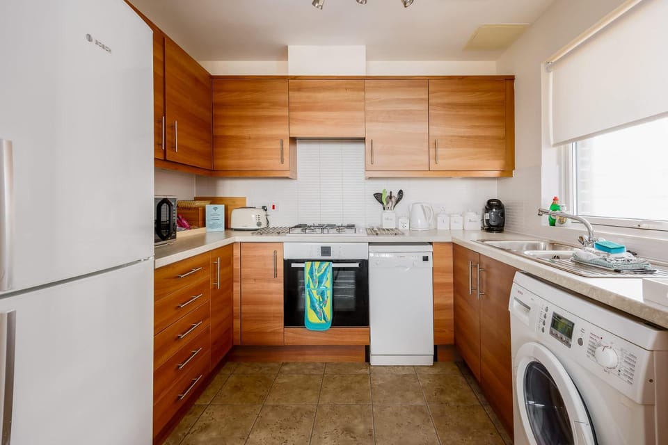 Island's Edge- Moments from Hamworthy Beach and Park Apartment in Poole