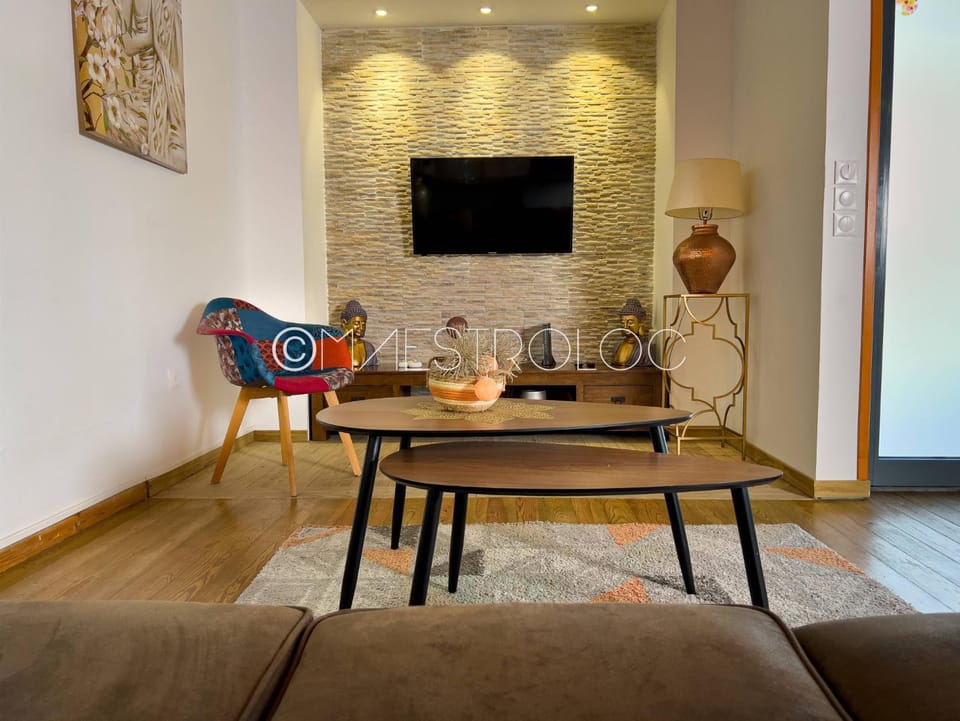 TV and multimedia, Living room, Seating area