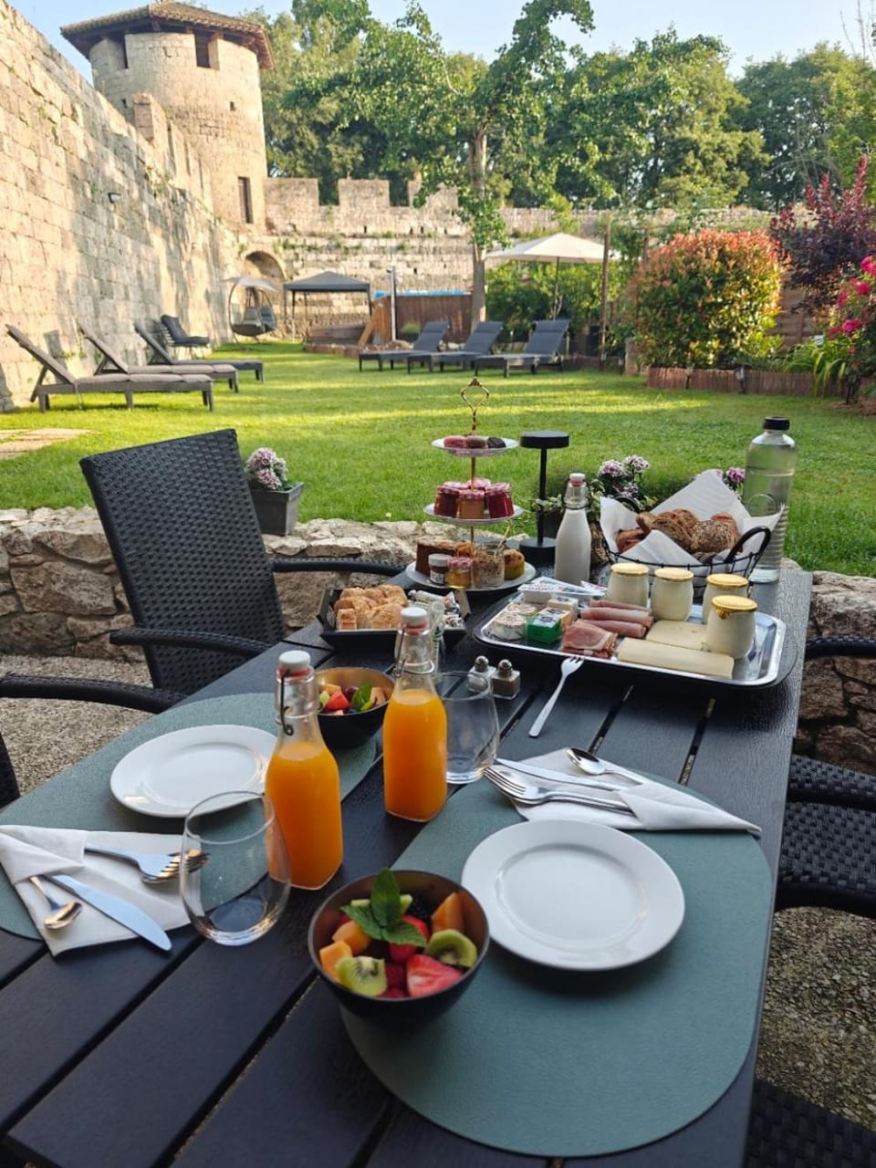 Garden, Balcony/Terrace, Food, Garden view, Breakfast, Continental breakfast