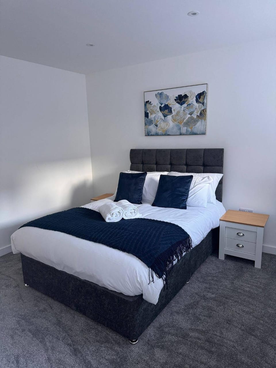 Bed, Bedroom, towels