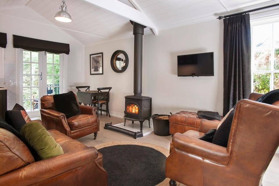 Living room, Seating area, Evening entertainment
