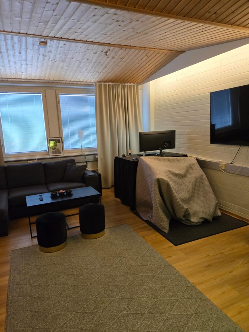 TV and multimedia, Living room, Seating area