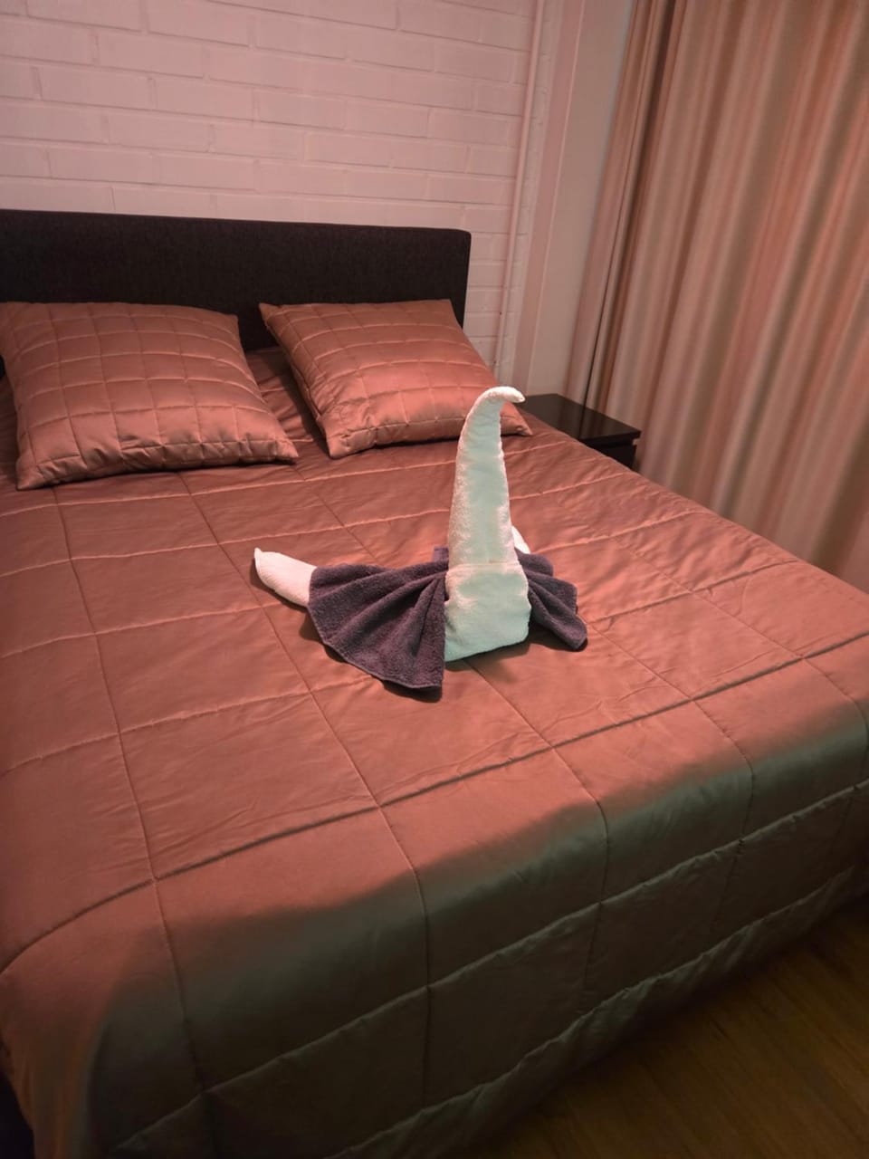 Bed, towels