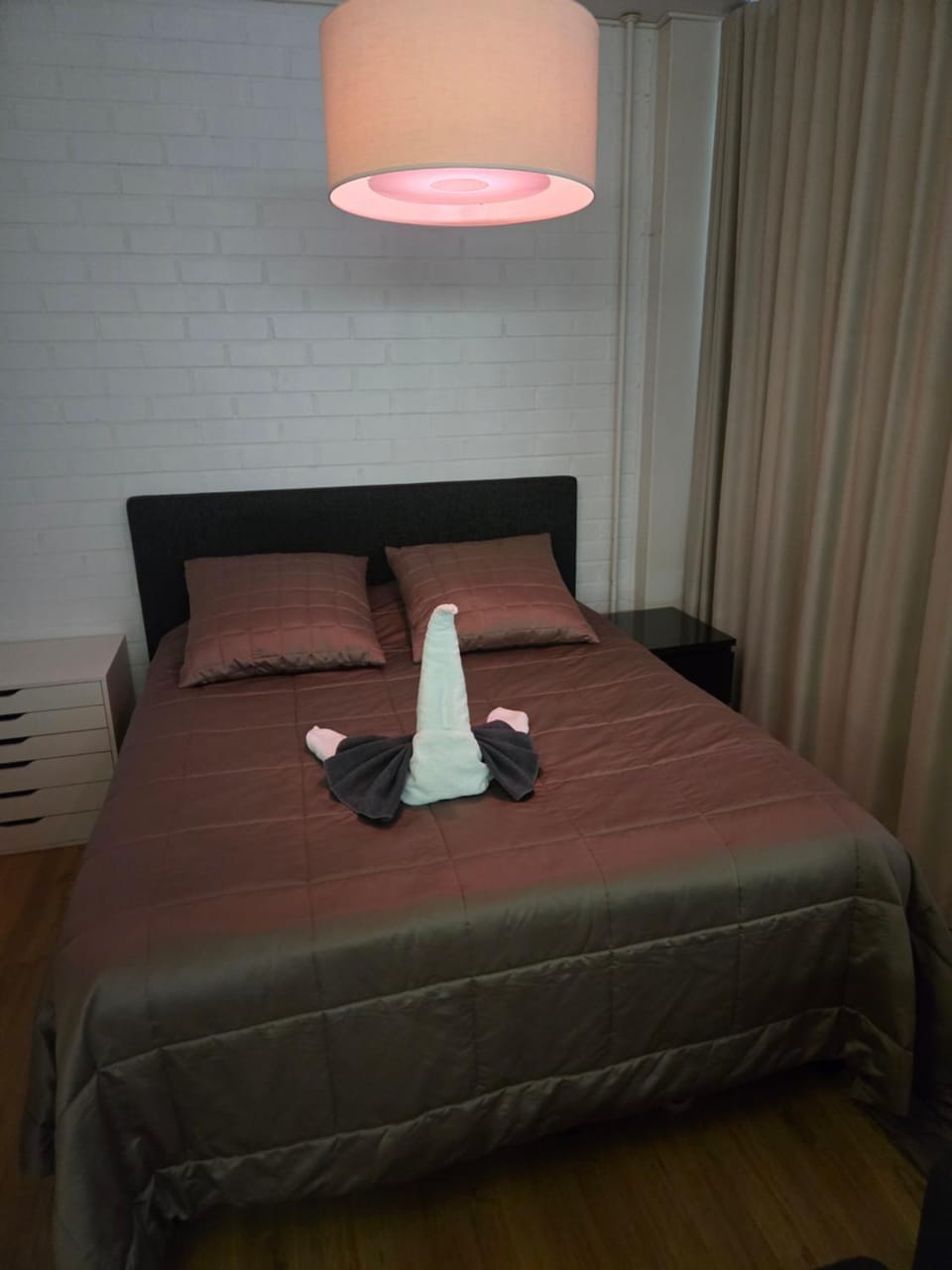 Bed, towels