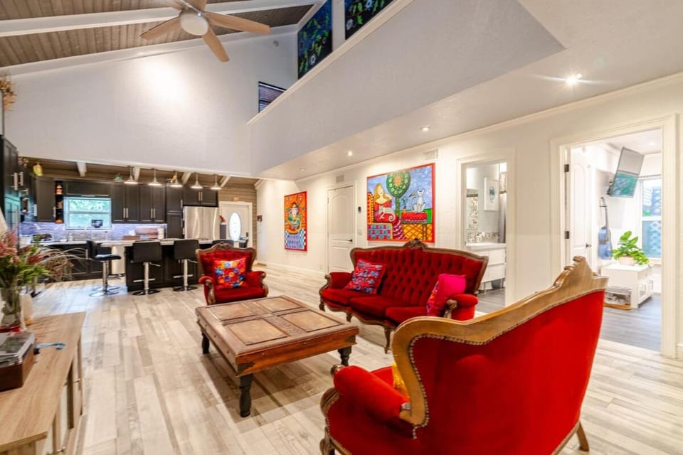 Living room, Seating area
