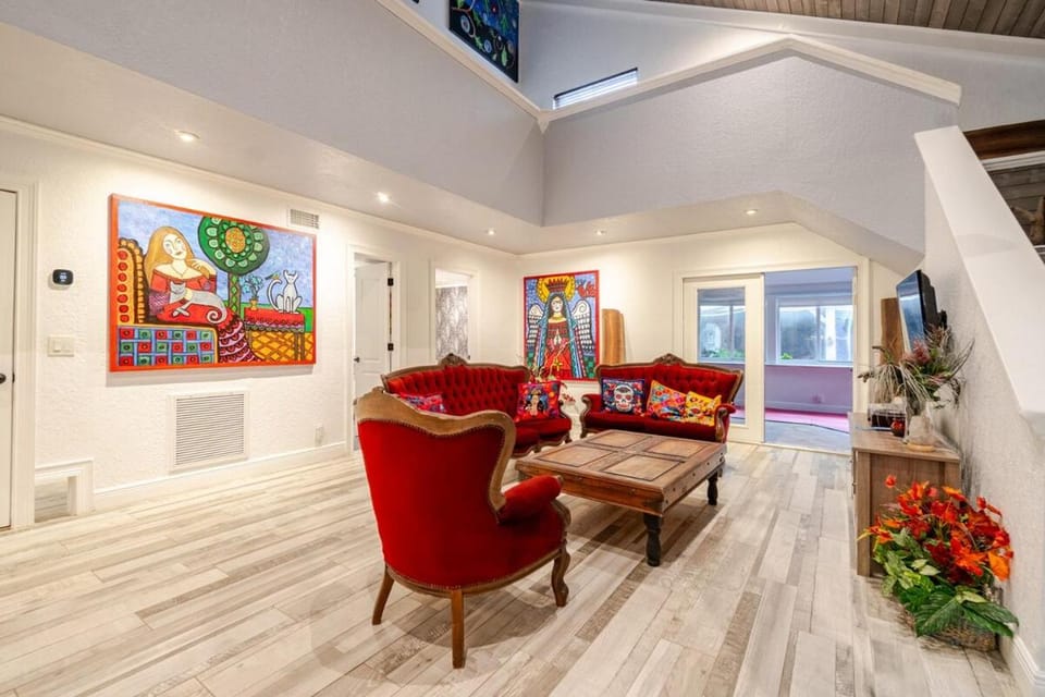 Living room, Seating area