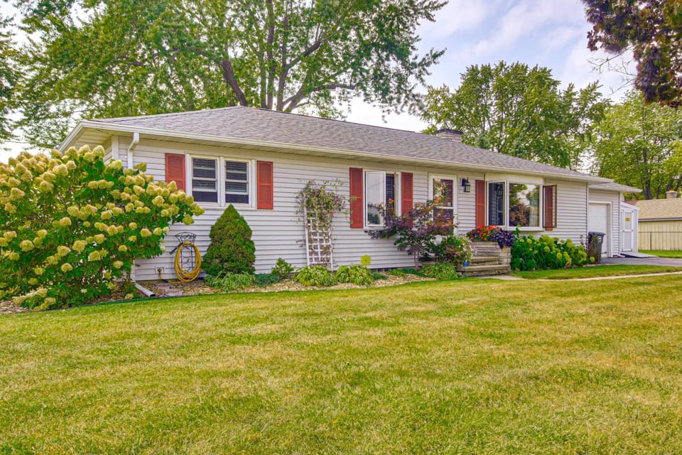 1/2 Mi to Boat Launch: Family Getaway in Menasha! House in Wisconsin