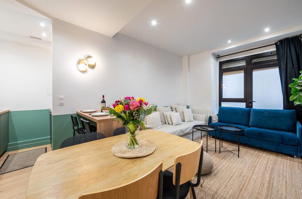 Living room, Seating area, Dining area