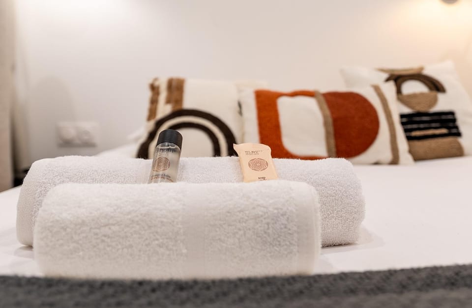 Bed, Photo of the whole room, Bedroom, towels