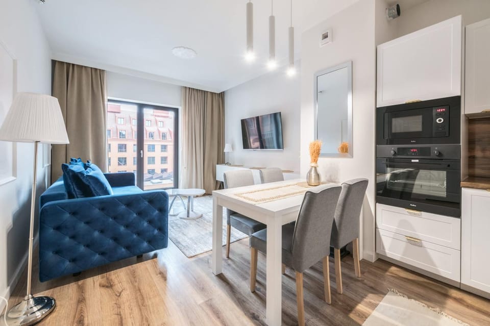TV and multimedia, Kitchen or kitchenette, Living room, Seating area, Dining area, oven