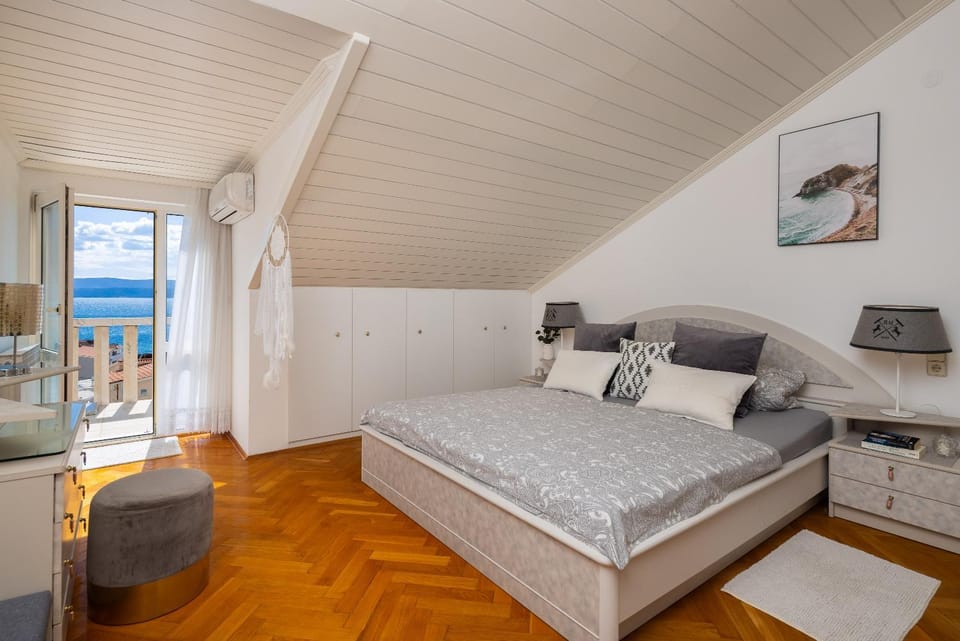 Bed, Bedroom, Sea view
