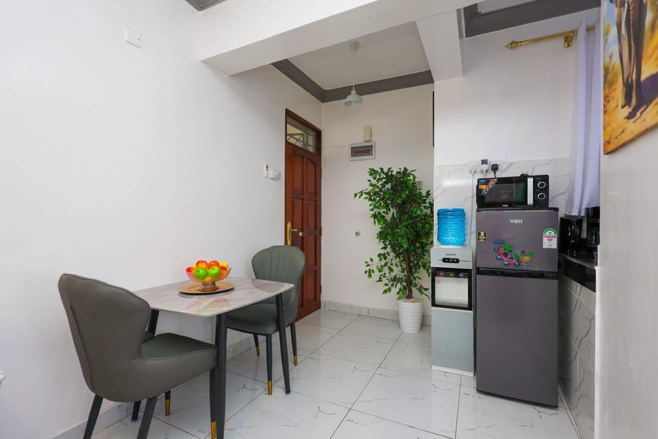 Dining area, Dinner, air conditioner