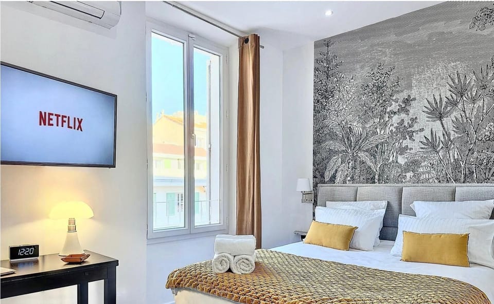 Bed, Photo of the whole room, Bedroom, air conditioner