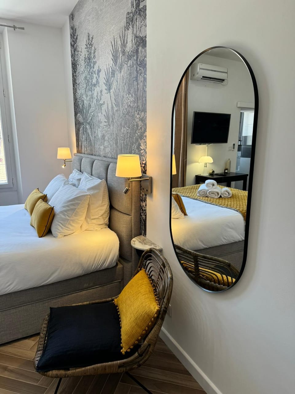 Bed, Photo of the whole room, Bedroom