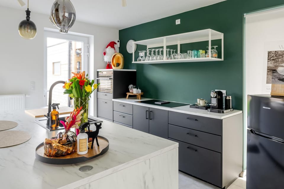 Coffee/tea facilities, Kitchen or kitchenette, Dining area, minibar, stove