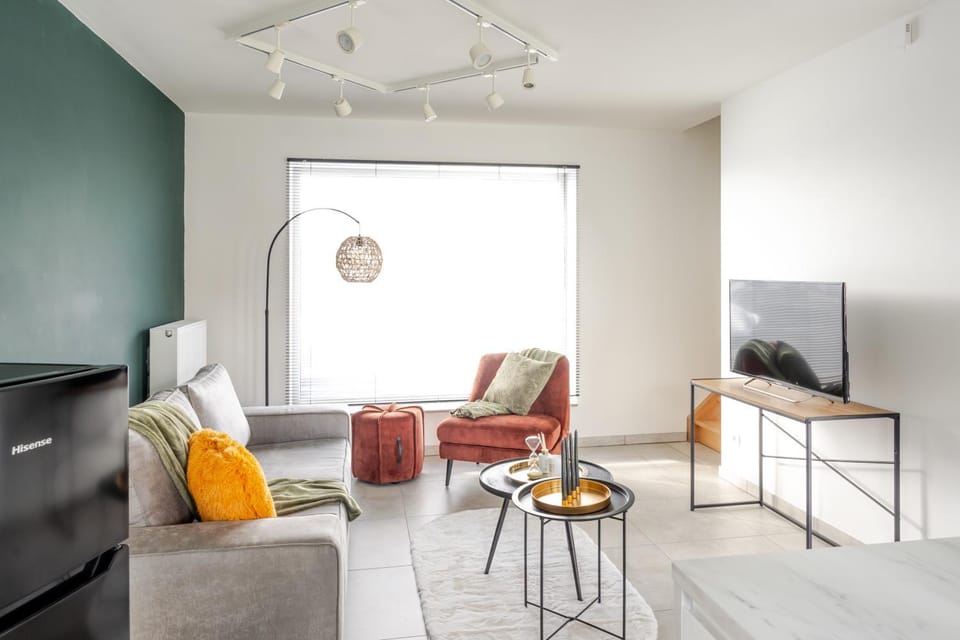 Communal lounge/ TV room, TV and multimedia, Living room, Seating area, Evening entertainment