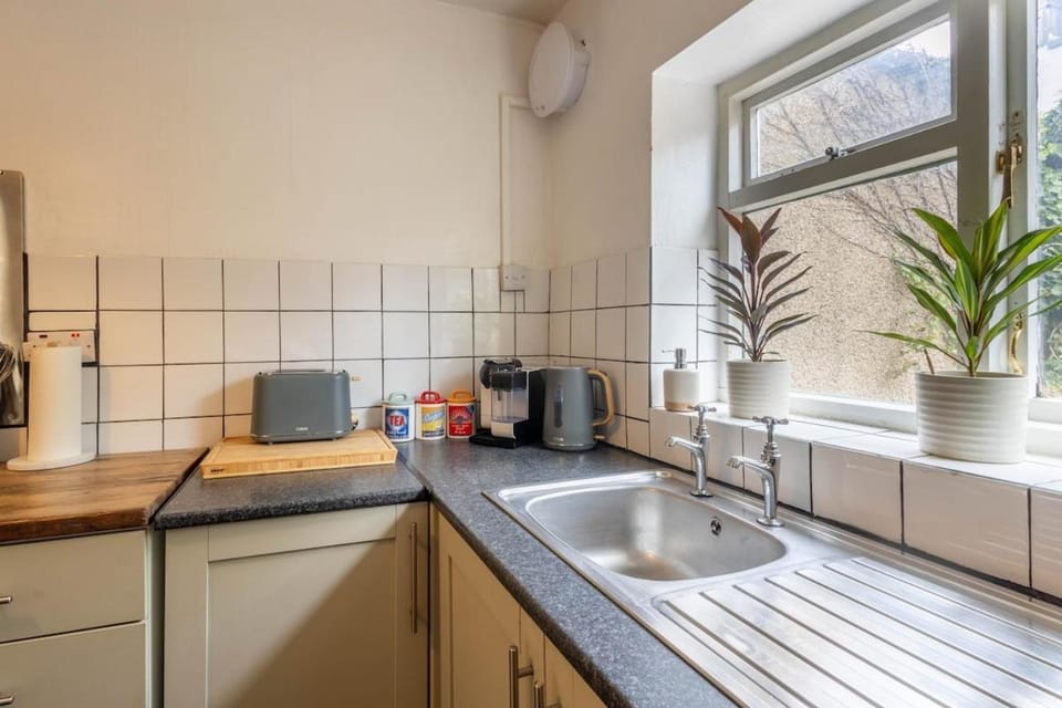 Large House, Garden, 3 Bedrooms House in Bristol