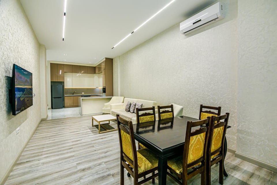 TV and multimedia, Kitchen or kitchenette, Living room, Dining area, air conditioner