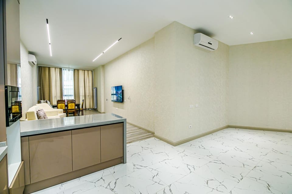 Kitchen or kitchenette, air conditioner