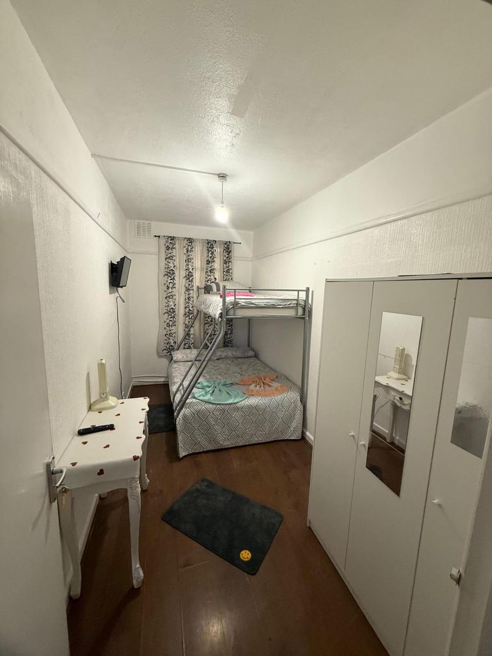 Photo of the whole room, Bedroom, bunk bed, wardrobe