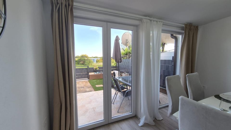 Patio, View (from property/room), Balcony/Terrace, Seating area, Dining area