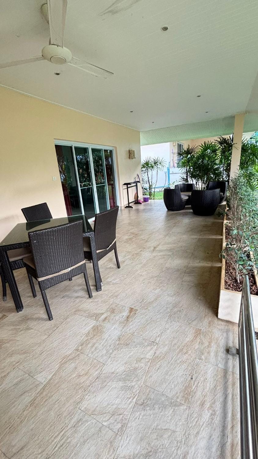 Facade/entrance, Seating area