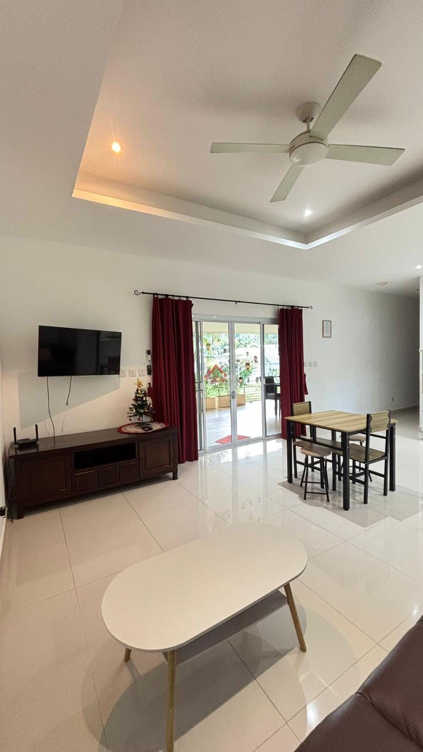 Communal lounge/ TV room, Dining area