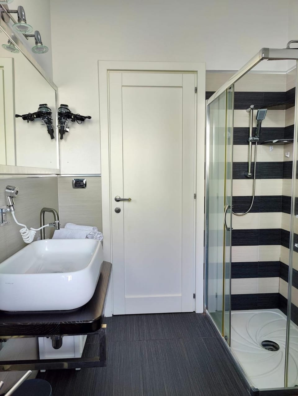 Bathroom, Photo of the whole room