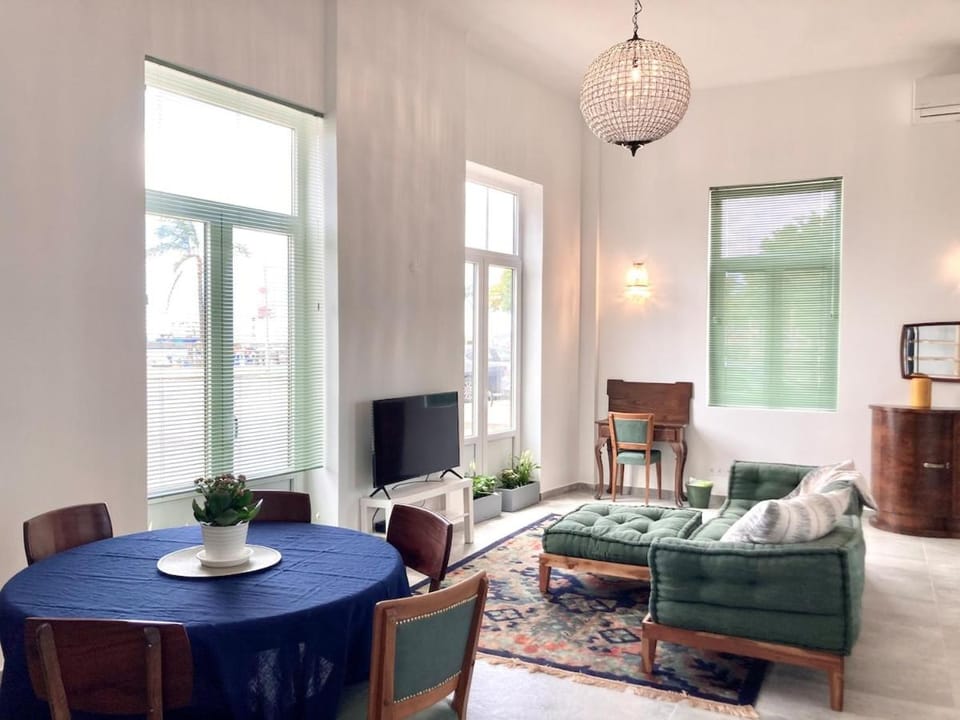 Charming Riverfront Escape - Beach Riviera and Town Apartment in Setúbal Municipality
