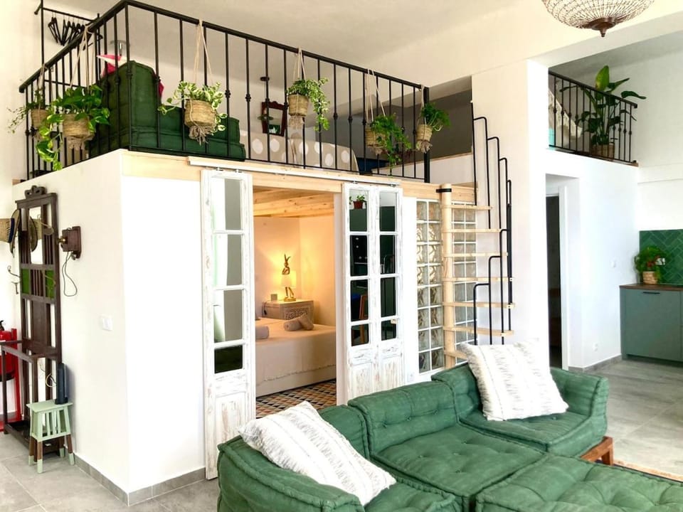 Charming Riverfront Escape - Beach Riviera and Town Apartment in Setúbal Municipality