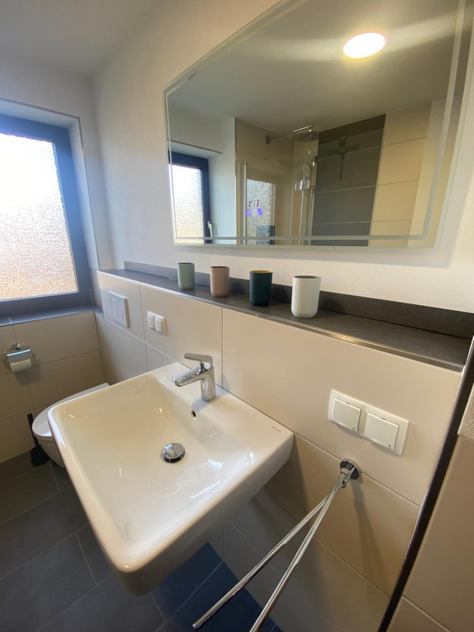 Toilet, Bathroom, internet, towels