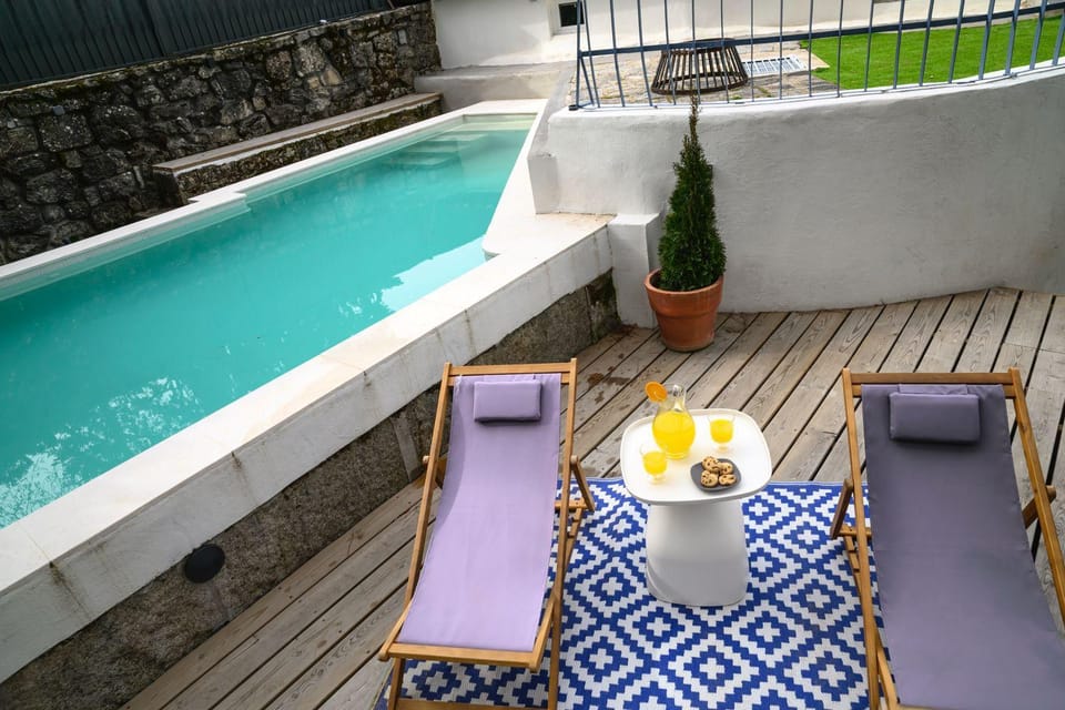 Swimming pool, sunbed