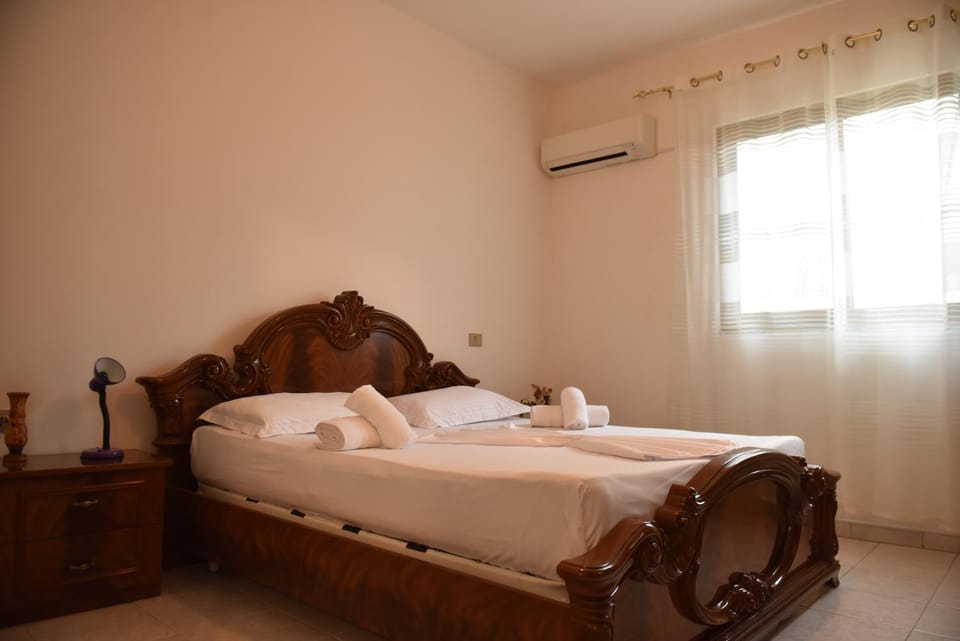 Bed, Bedroom, air conditioner