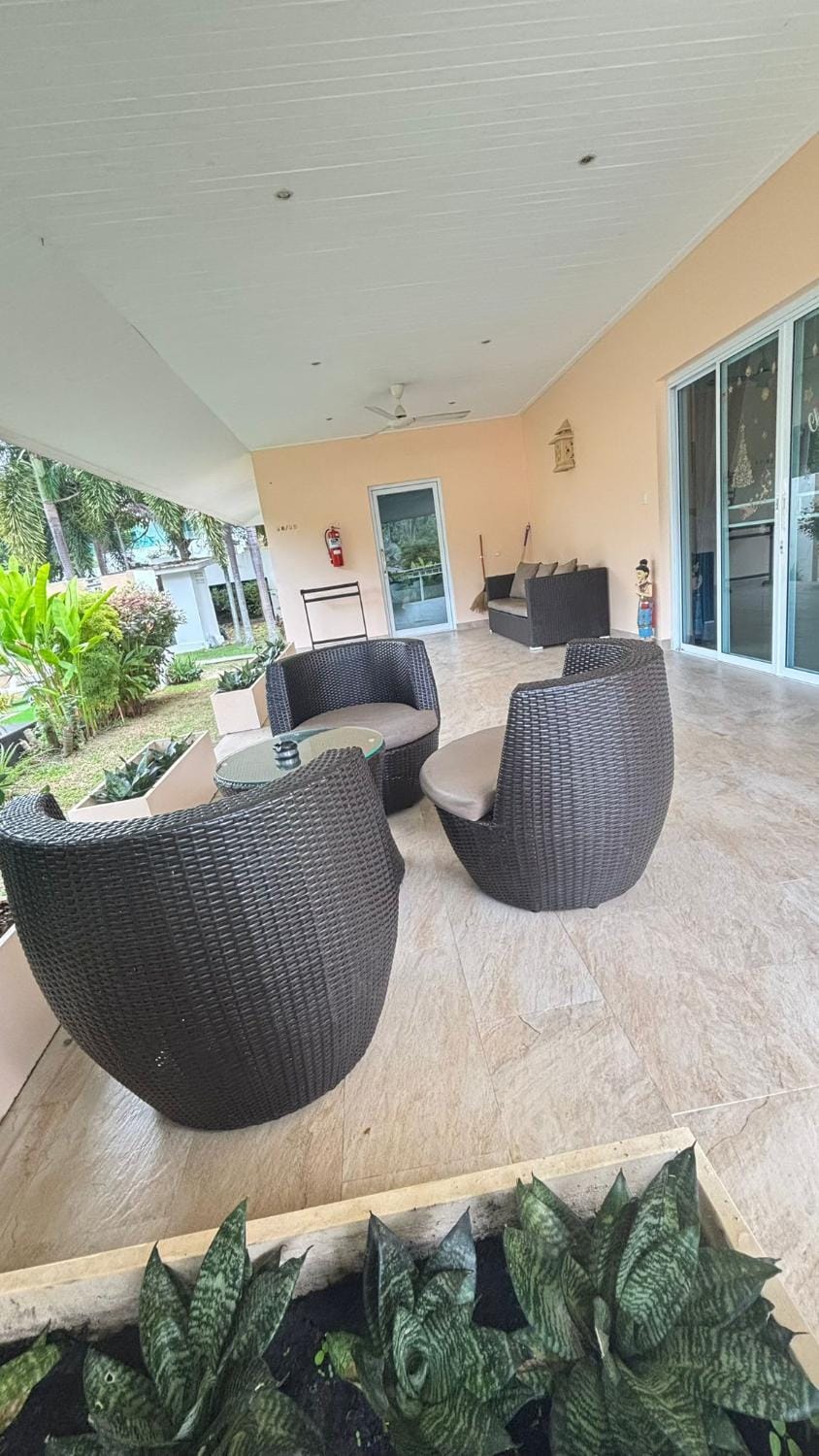 Patio, Balcony/Terrace, Seating area