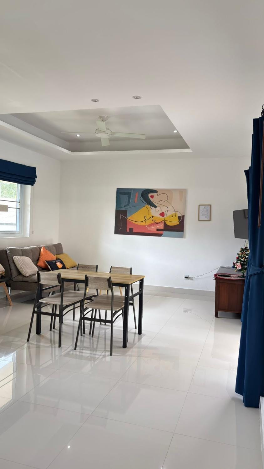Seating area, Dining area