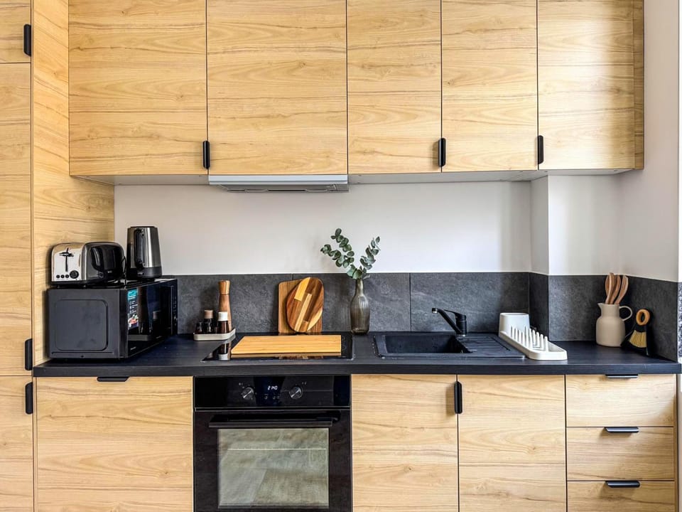 Coffee/tea facilities, Kitchen or kitchenette, stove, toaster