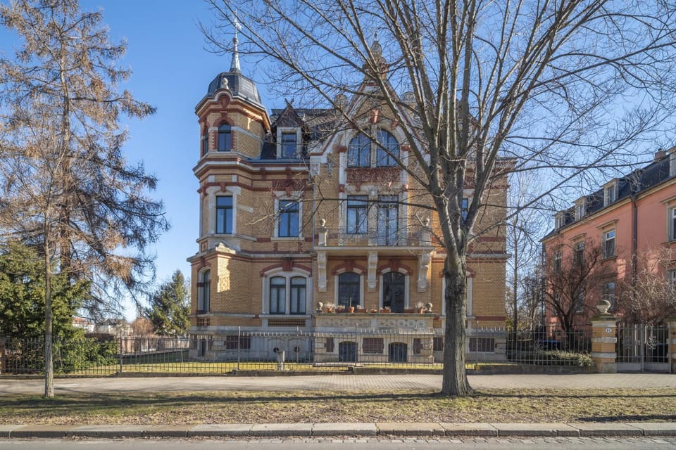 Property building, Day