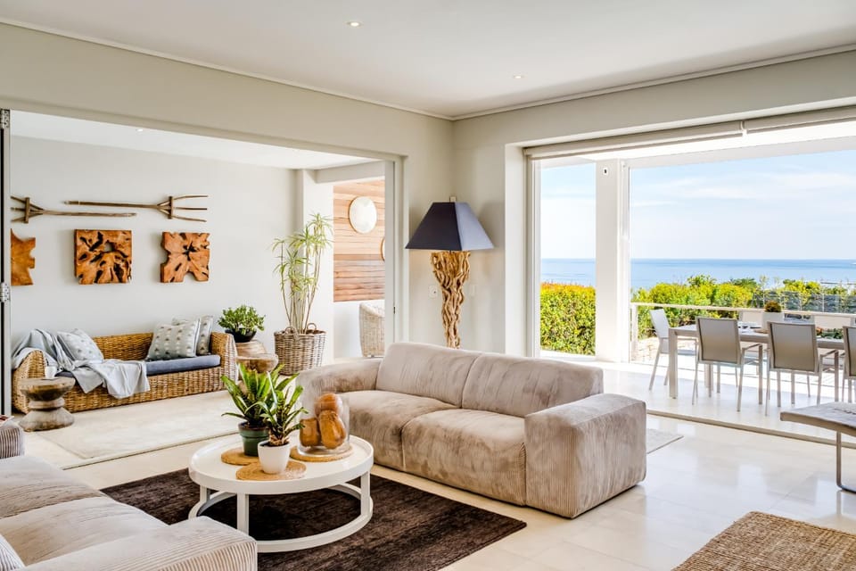 View (from property/room), Balcony/Terrace, Living room, Seating area, Dining area, Sea view