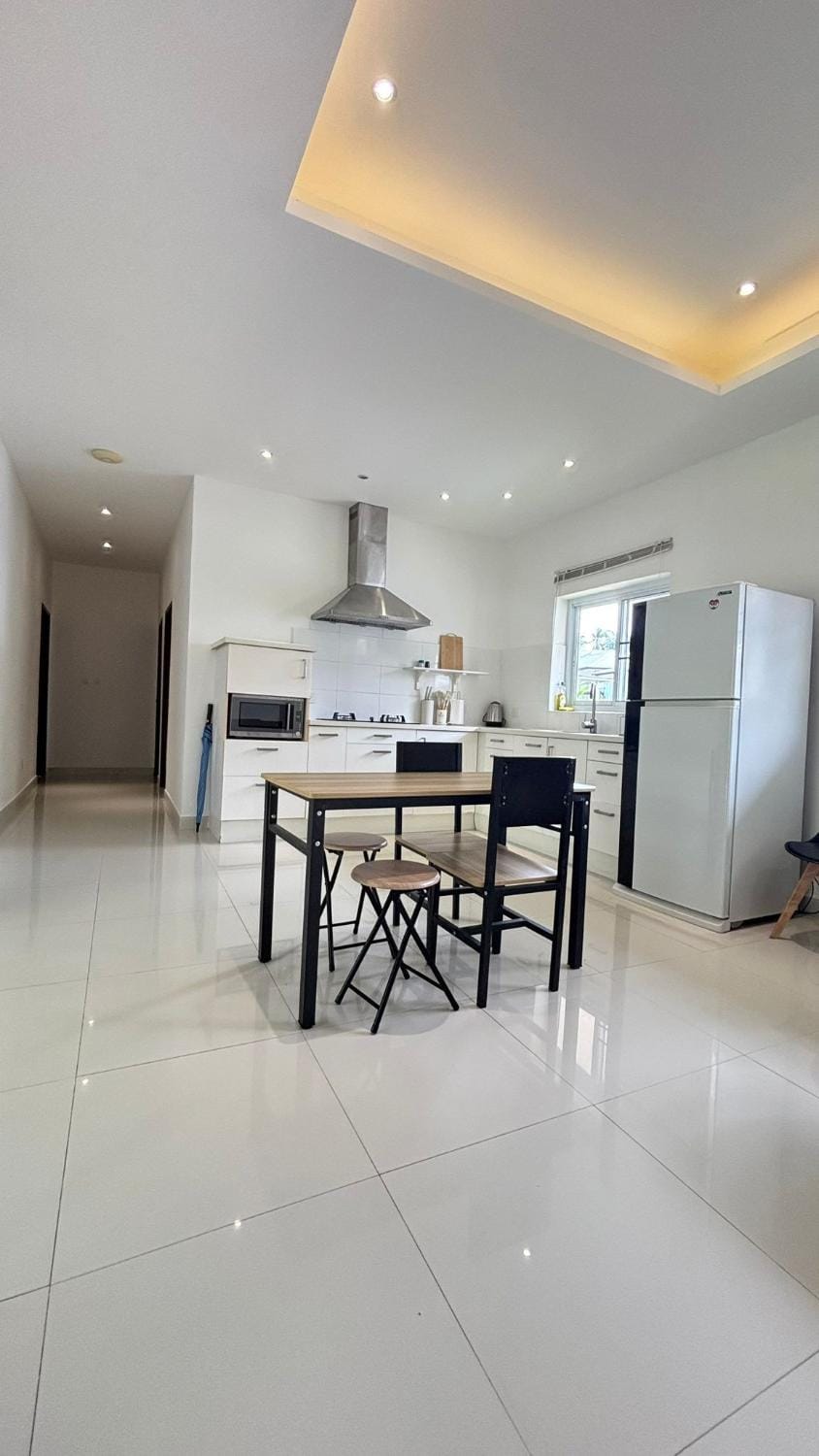 Kitchen or kitchenette, Dining area, stove