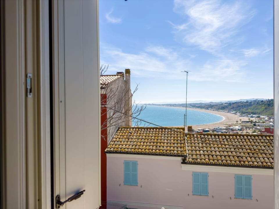 Day, Natural landscape, Balcony/Terrace, Beach, City view, Sea view
