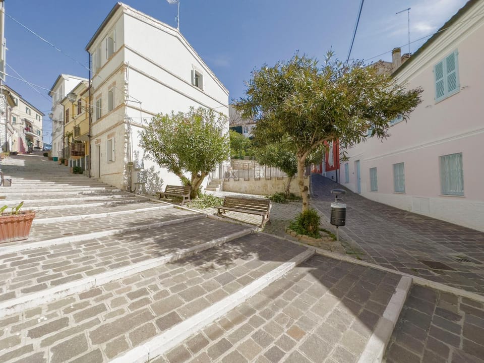 Property building, Day, Neighbourhood, Street view, Location