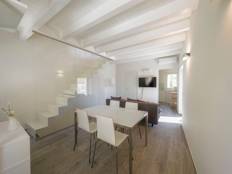 TV and multimedia, Living room, Seating area, Dining area, Evening entertainment