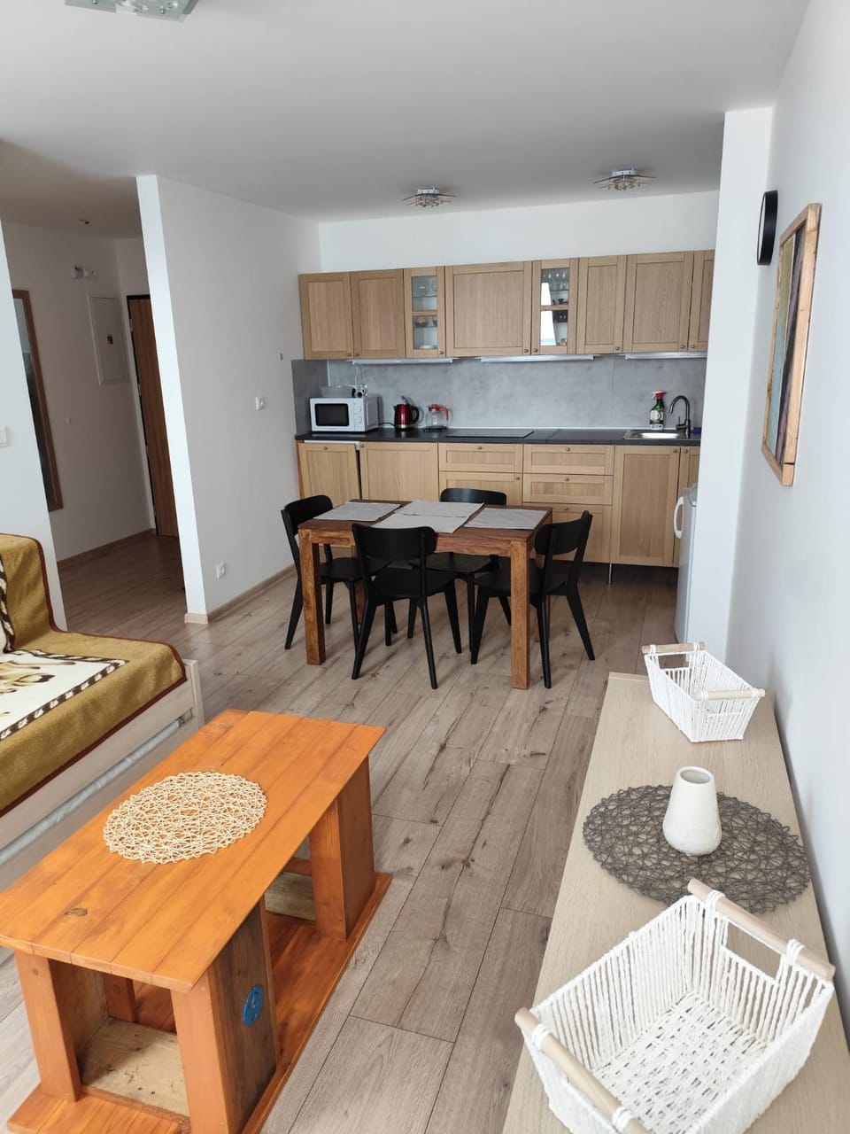 Kitchen or kitchenette, Living room, Seating area, Dining area, stove