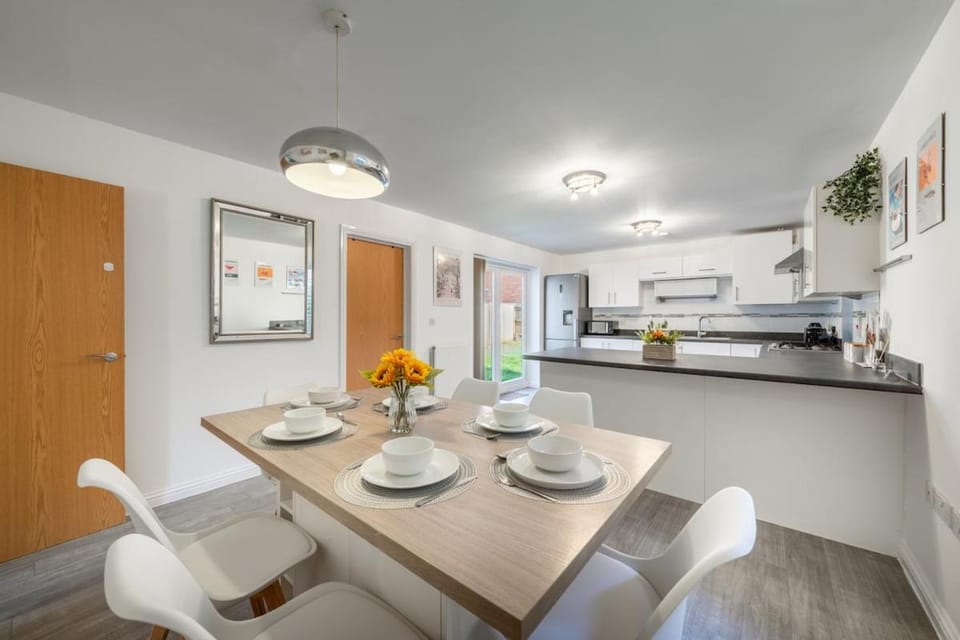 Kitchen or kitchenette, Seating area, Dining area, pet friendly, stove